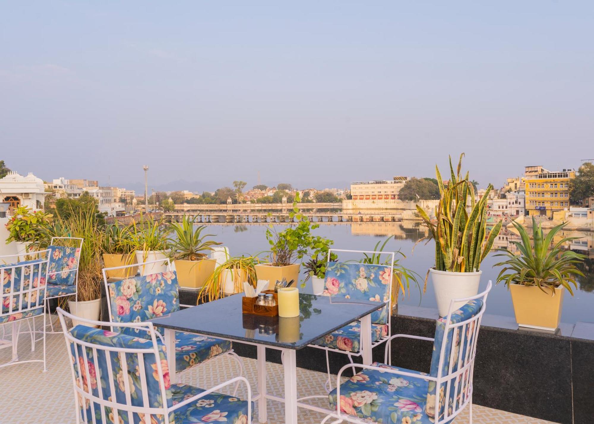 Natural Lake View Hotel Udaipur Exterior foto