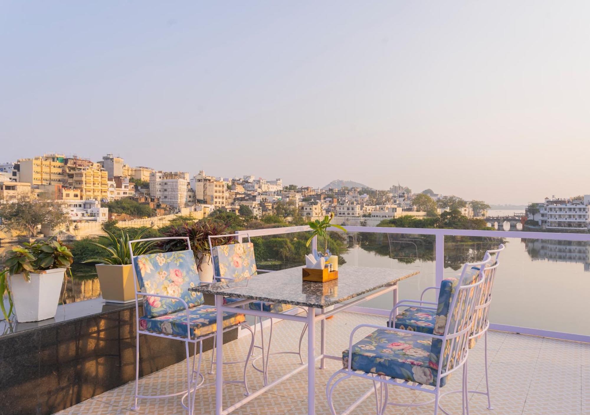 Natural Lake View Hotel Udaipur Exterior foto