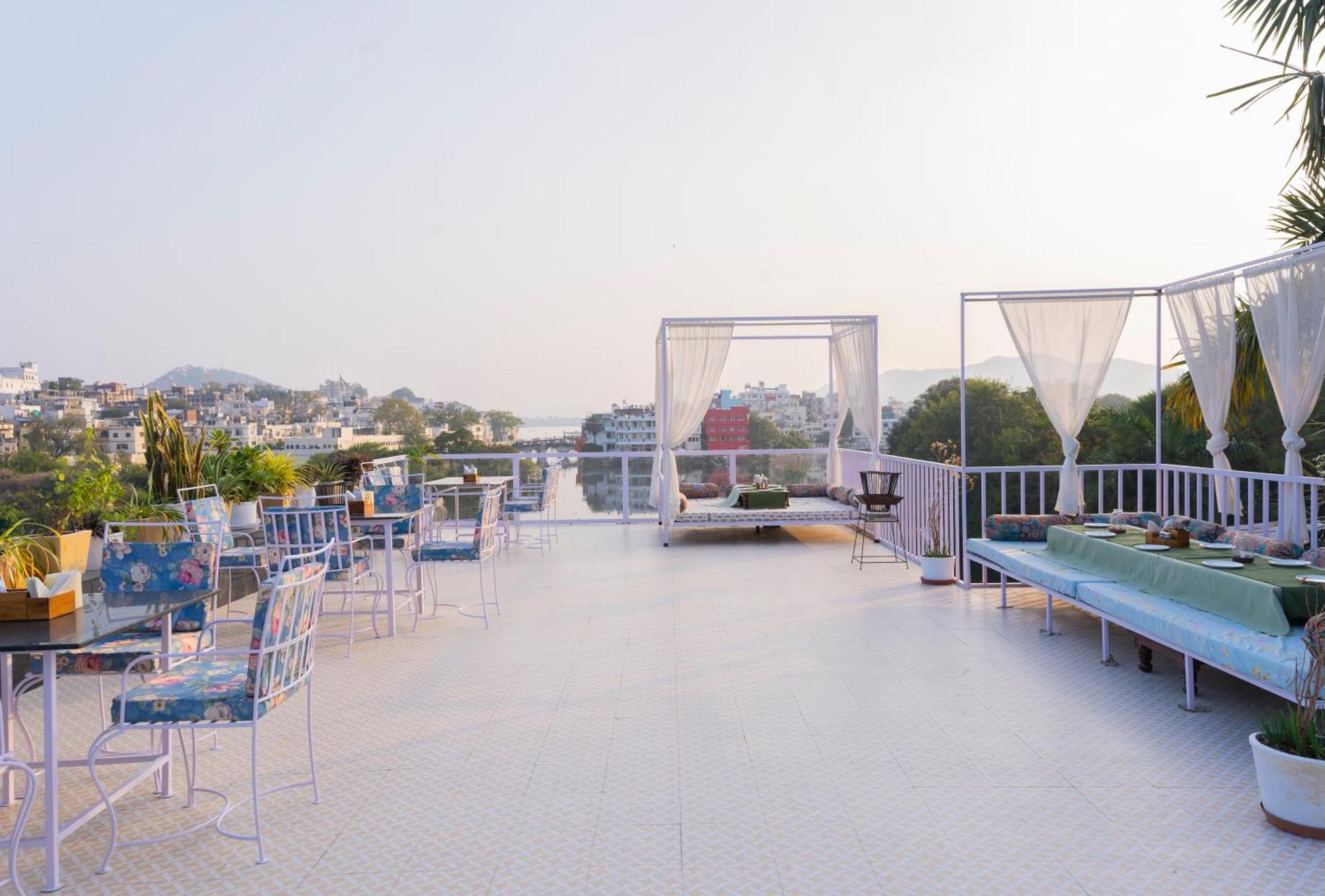 Natural Lake View Hotel Udaipur Exterior foto